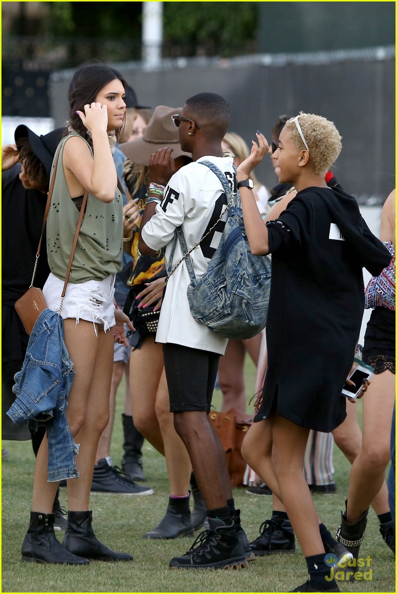Kendall & Kylie Jenner Hang Out with Willow & Jaden Smith at Coachella!