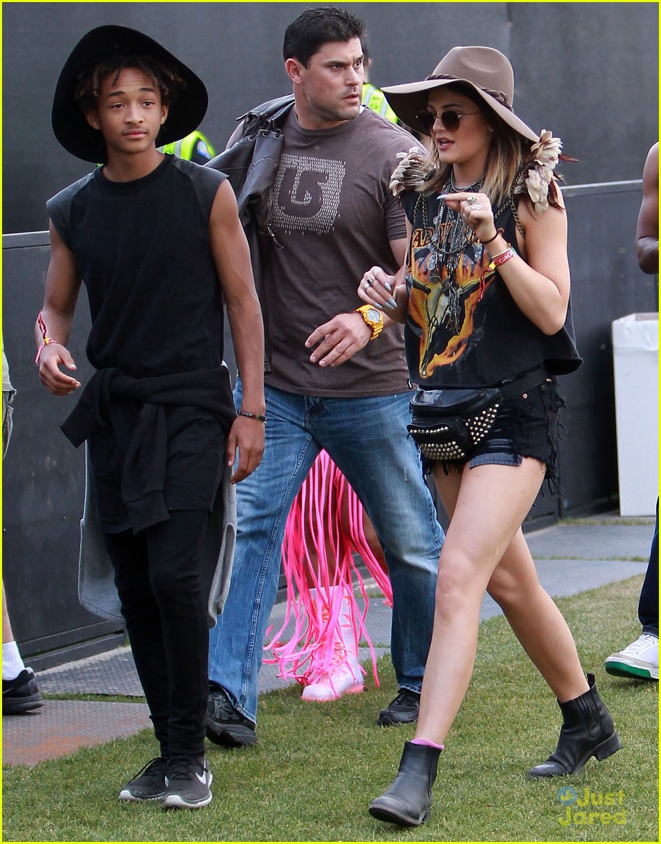 Kendall & Kylie Jenner Hang Out with Willow & Jaden Smith at Coachella!