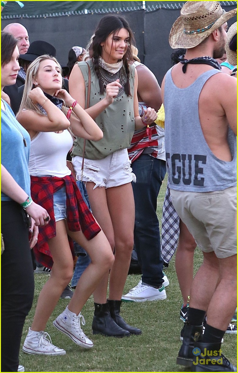 Kendall & Kylie Jenner Hang Out with Willow & Jaden Smith at Coachella!