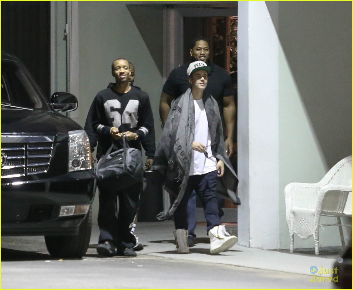 Justin Bieber Continues Making More Music During All-Night Studio Session!