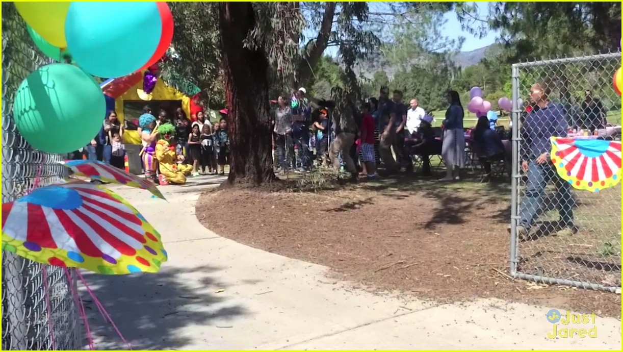 Katy Perry Shops in SoHo Before 'Birthday' Video Premiere