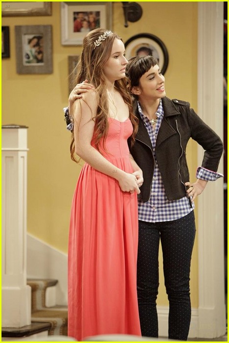 Kaitlyn Dever's Prom Dress? Her JRTOC Uniform on 'Last Man Standing'