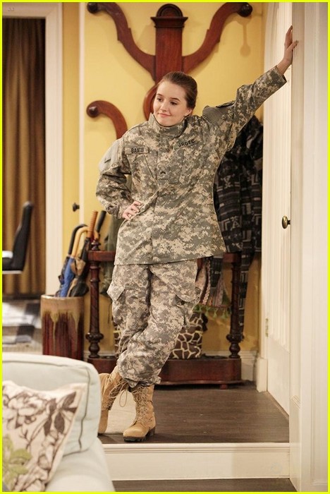 Kaitlyn Dever's Prom Dress? Her JRTOC Uniform on 'Last Man Standing'