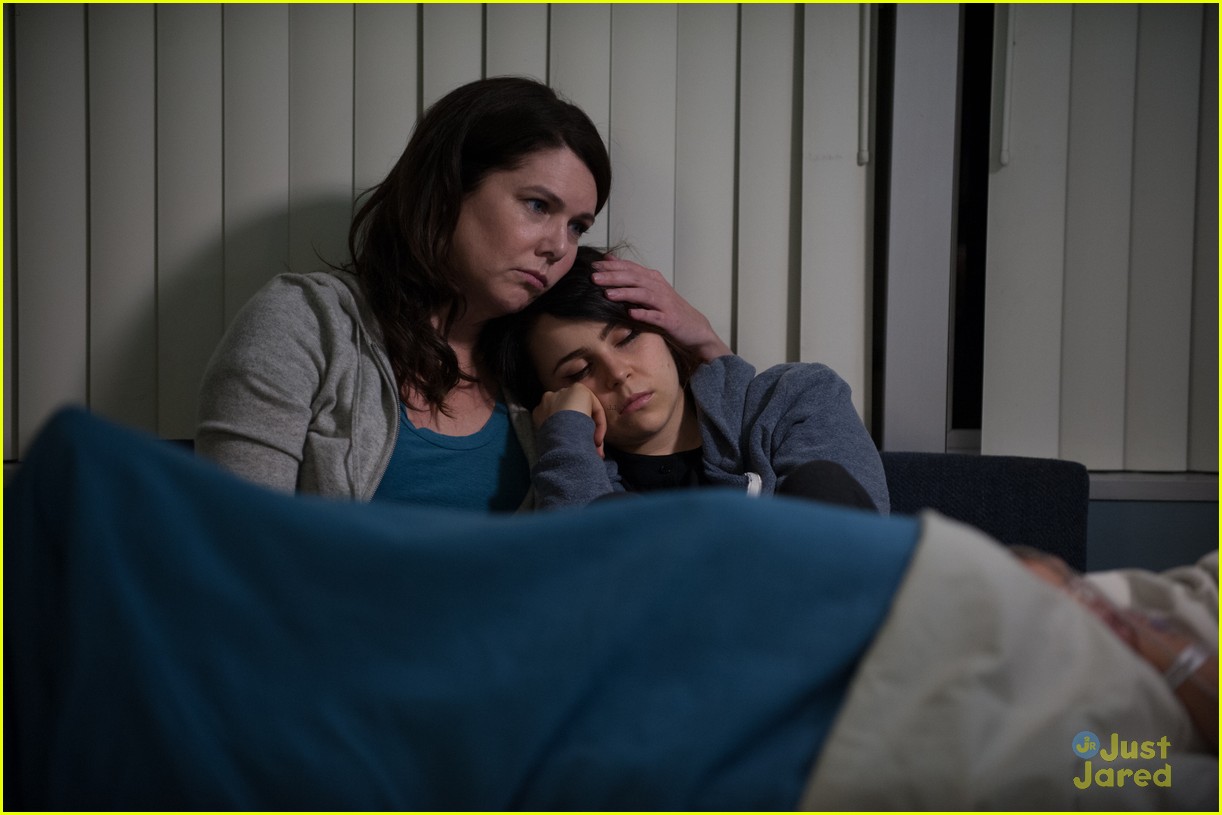 Mae Whitman & Miles Heizer: 'Parenthood' Season 5 Finale Airs Tonight!
