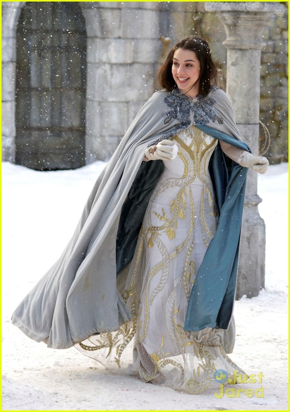 Adelaide Kane & Caitlin Stasey: Snowball Fight on 'Reign'!