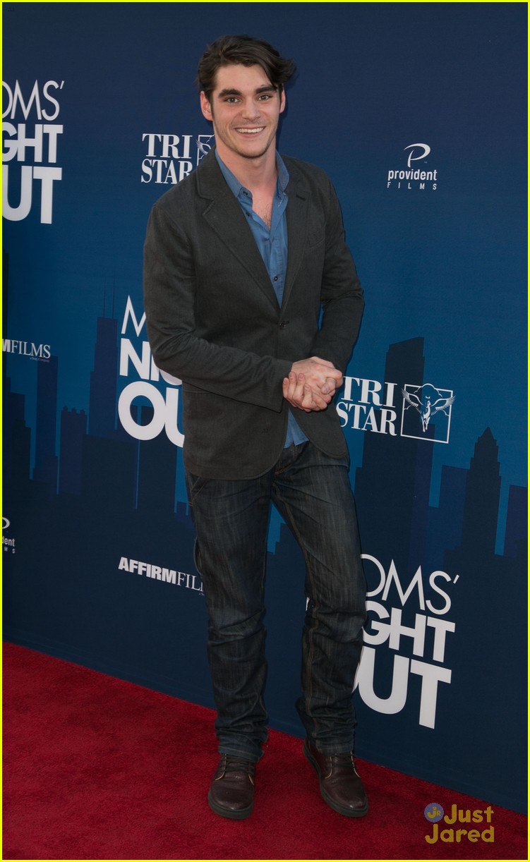 Sammi Hanratty Premieres 'Mom's Night Out' in Hollywood