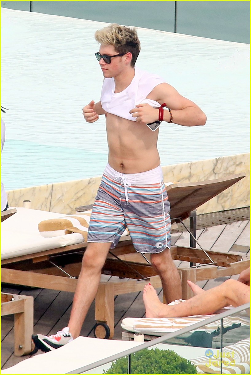 Niall Horan Strips Off Shirt In Rio!