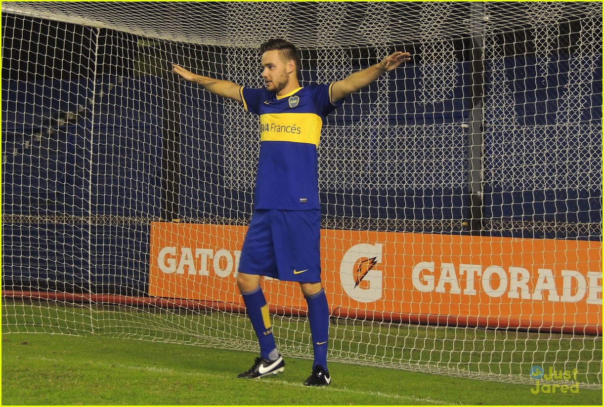 One Direction Make Soccer Uniforms Look Good!