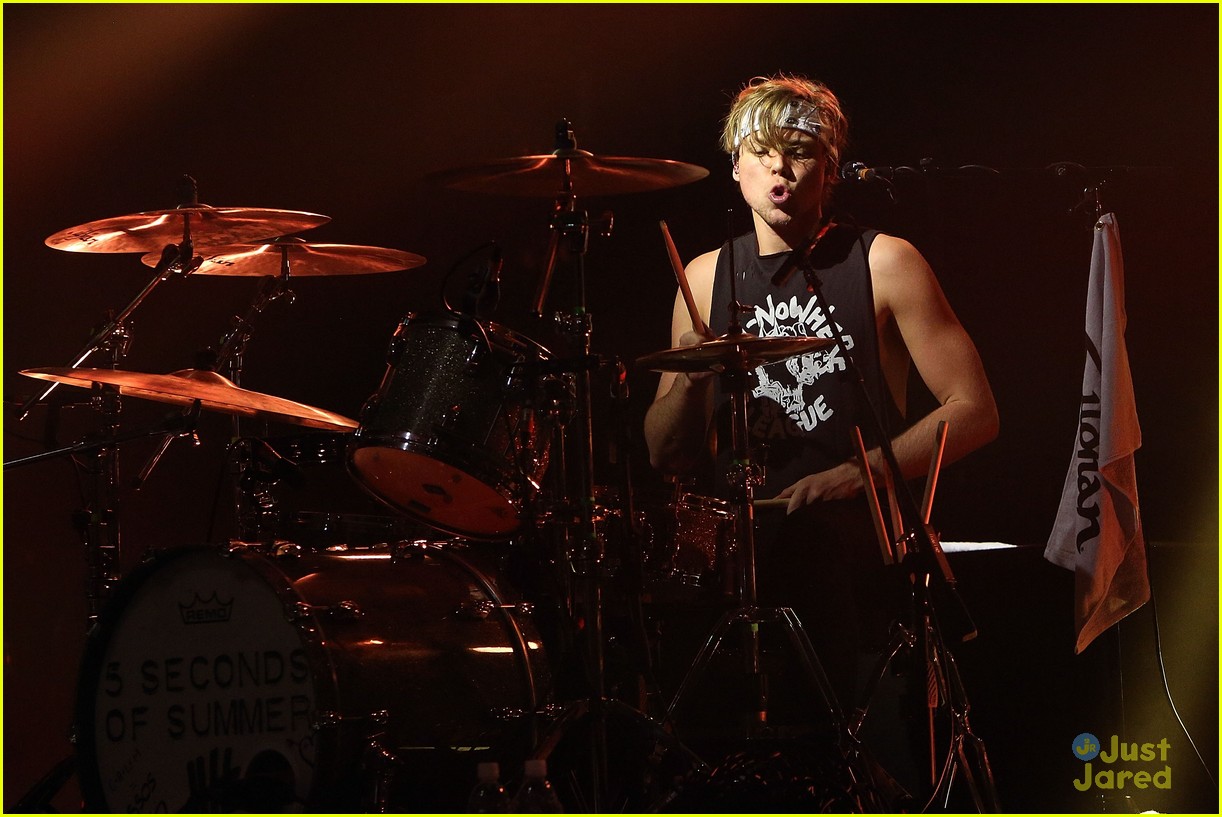 5 Seconds of Summer Will Be Releasing Lyric Video for 'Don't Stop' This Monday!