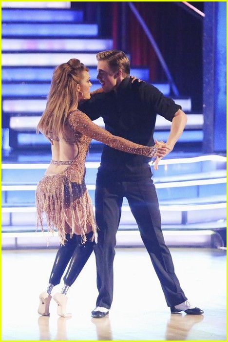 Amy Purdy Snaps Selfie with Danica McKellar Before Placing 2nd During 'DWTS' Finale
