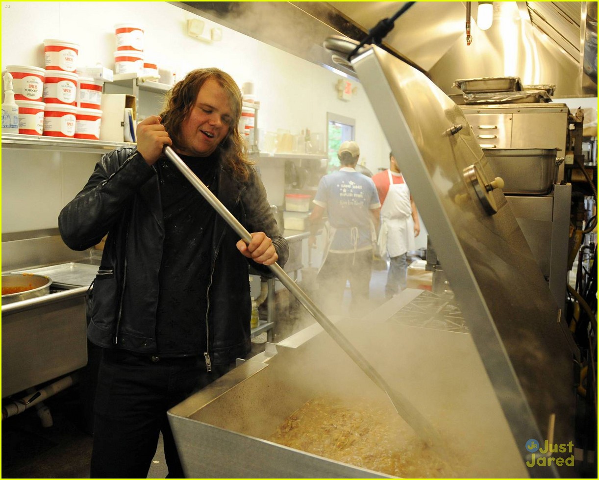American Idol's Caleb Johnson Visits Hometown Asheville, N.C.!