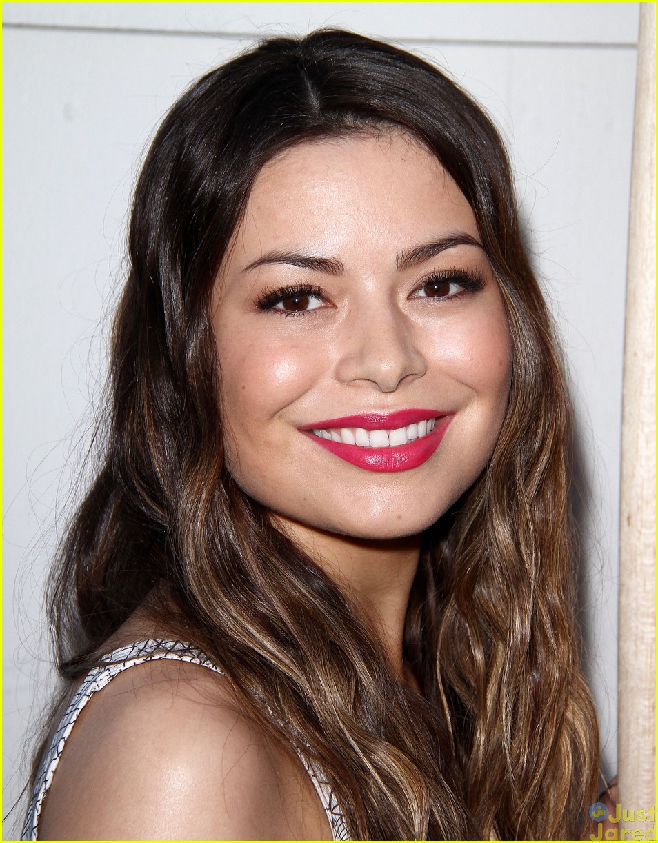 Miranda Cosgrove & Drake Bell Reunite at the Nautica Ocean Beach House Party!