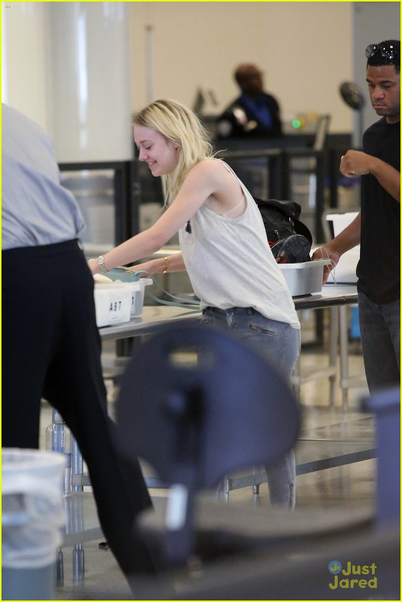 Dakota Fanning Switches Talent Agencies, Signs with CAA