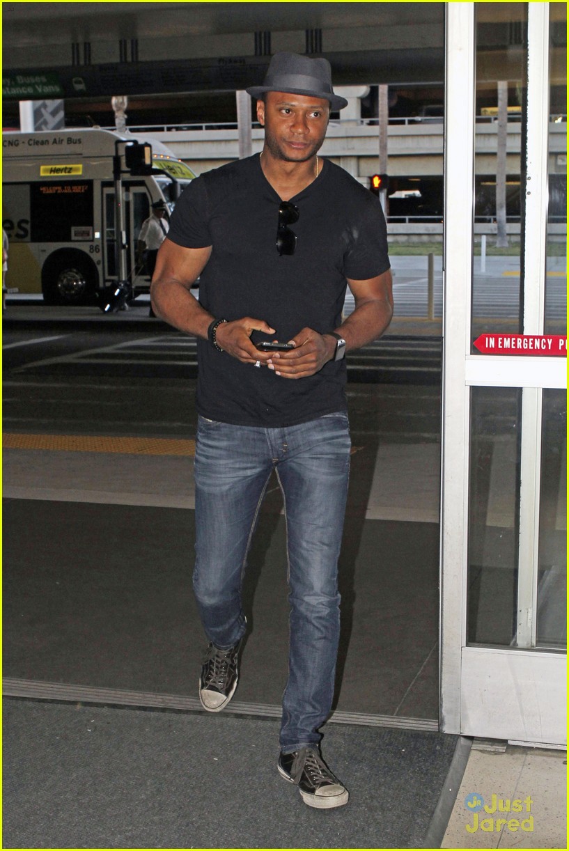 David Ramsey Flies the Skies Before Upcoming Epic 'Arrow' Finale!