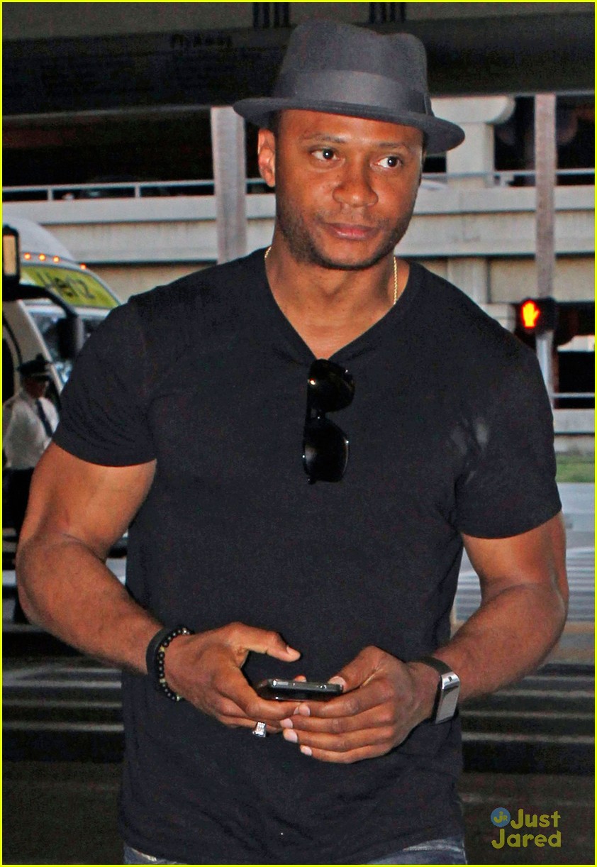 David Ramsey Flies the Skies Before Upcoming Epic 'Arrow' Finale!