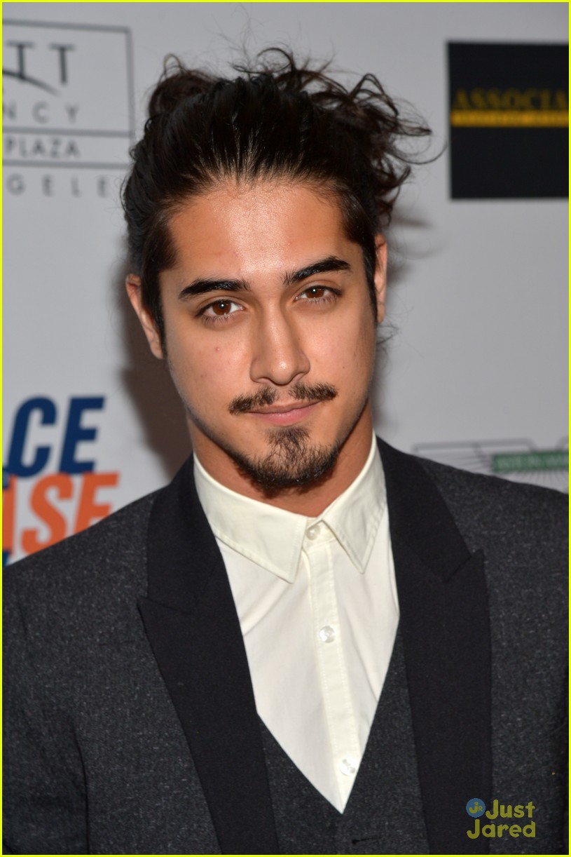 Avan Jogia Cozies Up to Girlfriend Zoey Deutch at 'Race to Erase MS' Event!