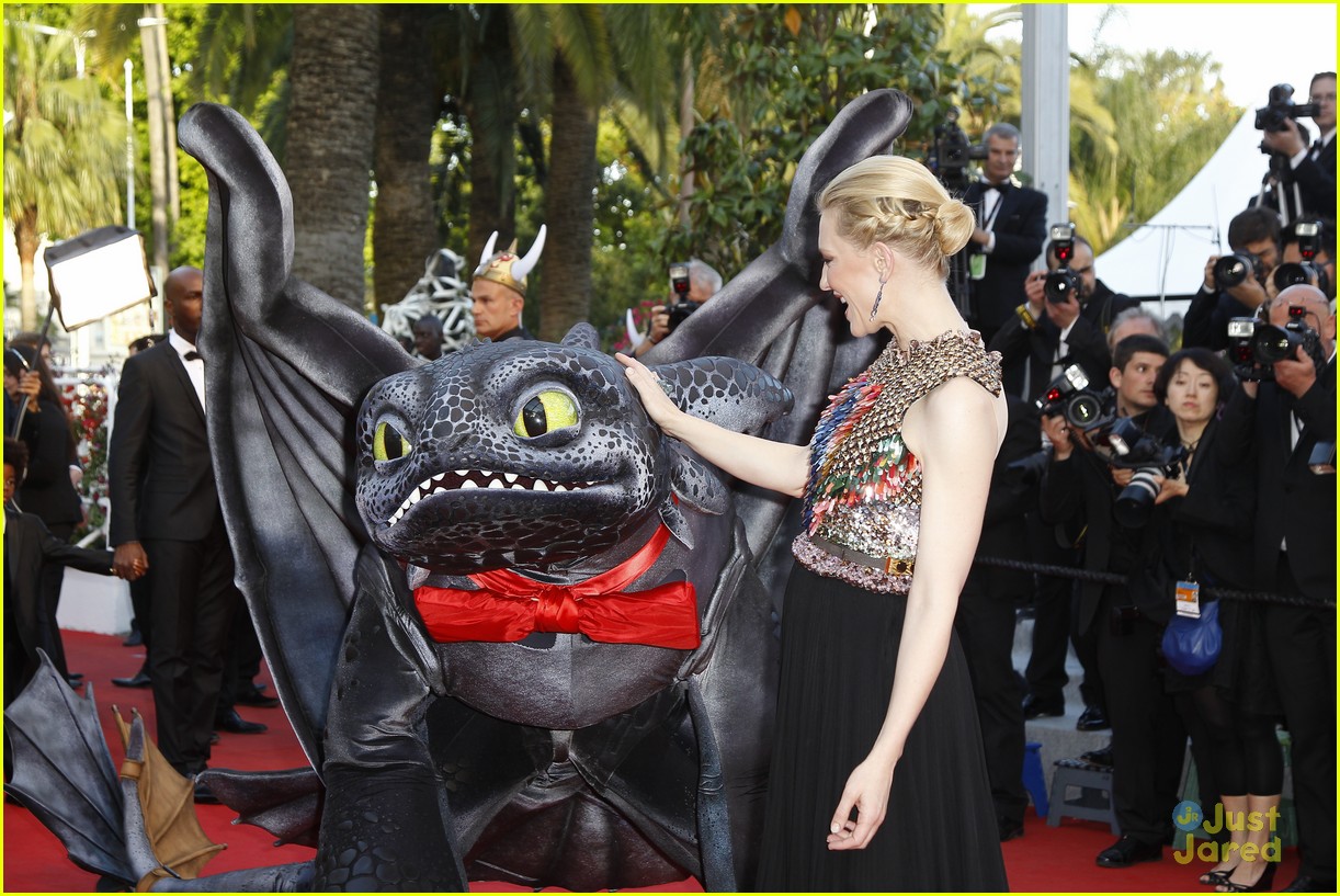 How To Train Your Dragon 2's Toothless Steals All The Attention at Cannes 2014