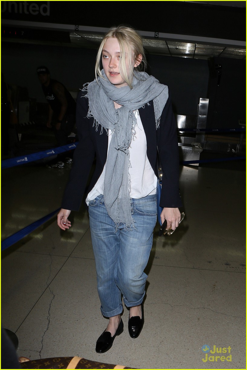 Dakota Fanning & Her Sister Elle Are Actually Kate Middleton's Cousins!
