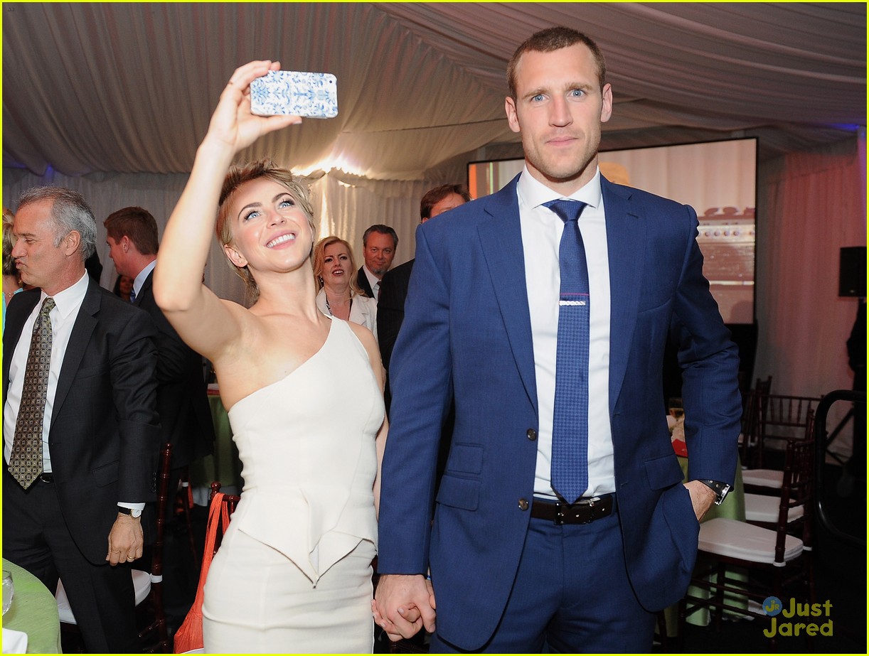 Julianne Hough & Brooks Laich are a Open Hearts Gala Couple