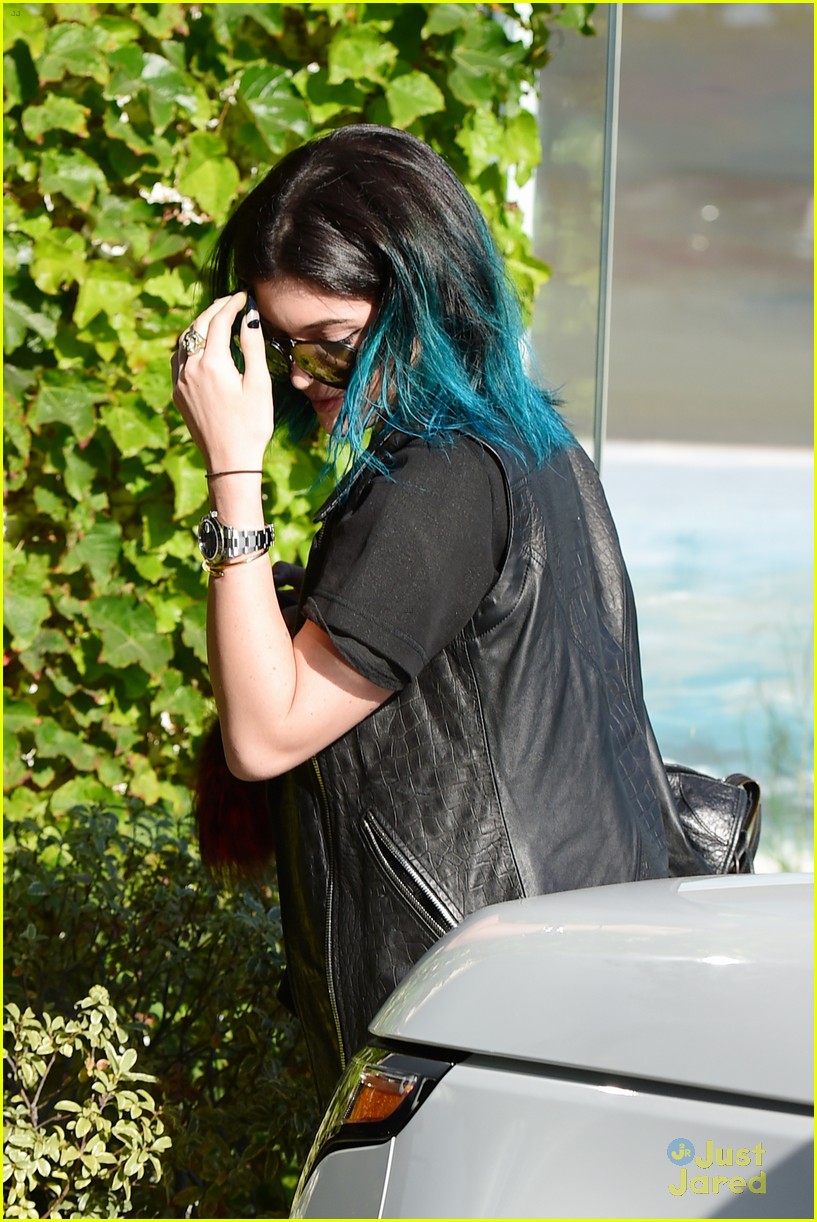 Kendall Jenner Arrives in Cannes, While Kylie Touches Up Her Blue Hair