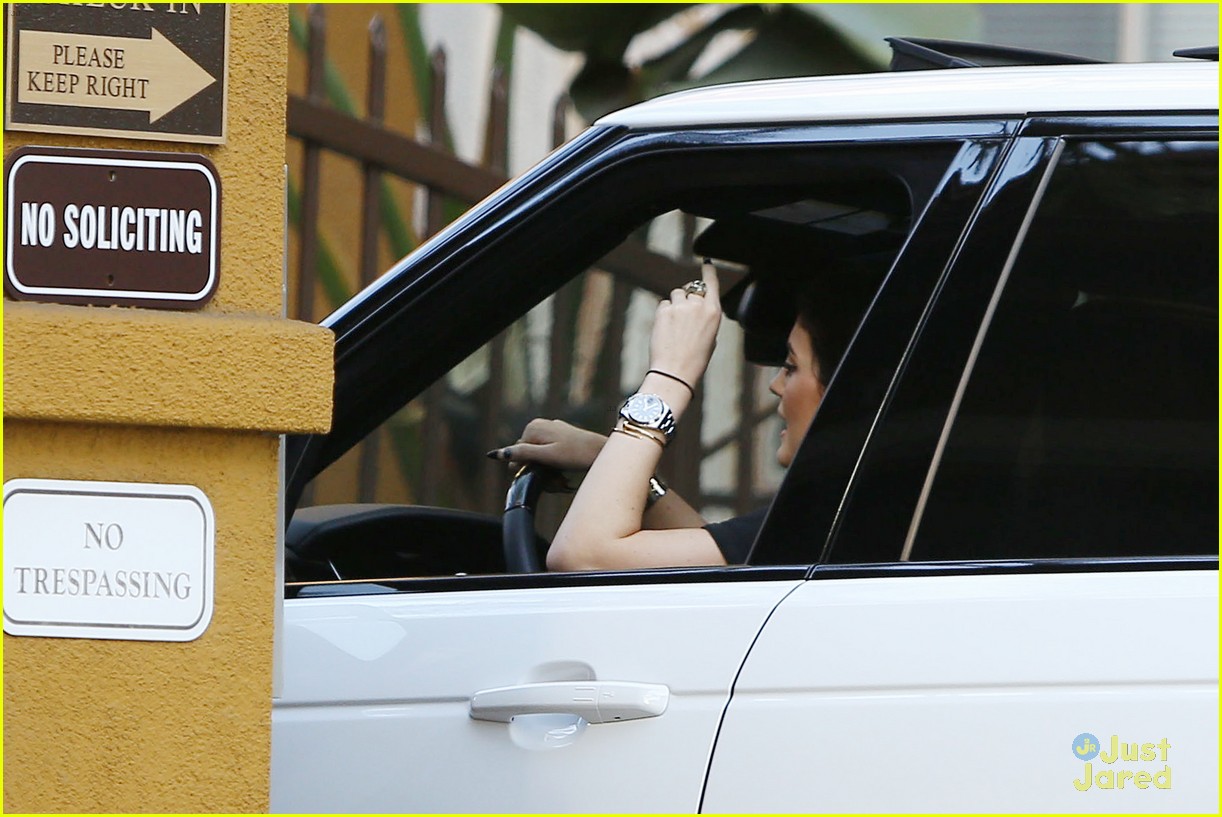 Kendall Jenner Arrives in Cannes, While Kylie Touches Up Her Blue Hair