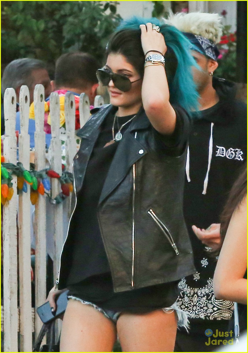 Kendall Jenner Arrives in Cannes, While Kylie Touches Up Her Blue Hair