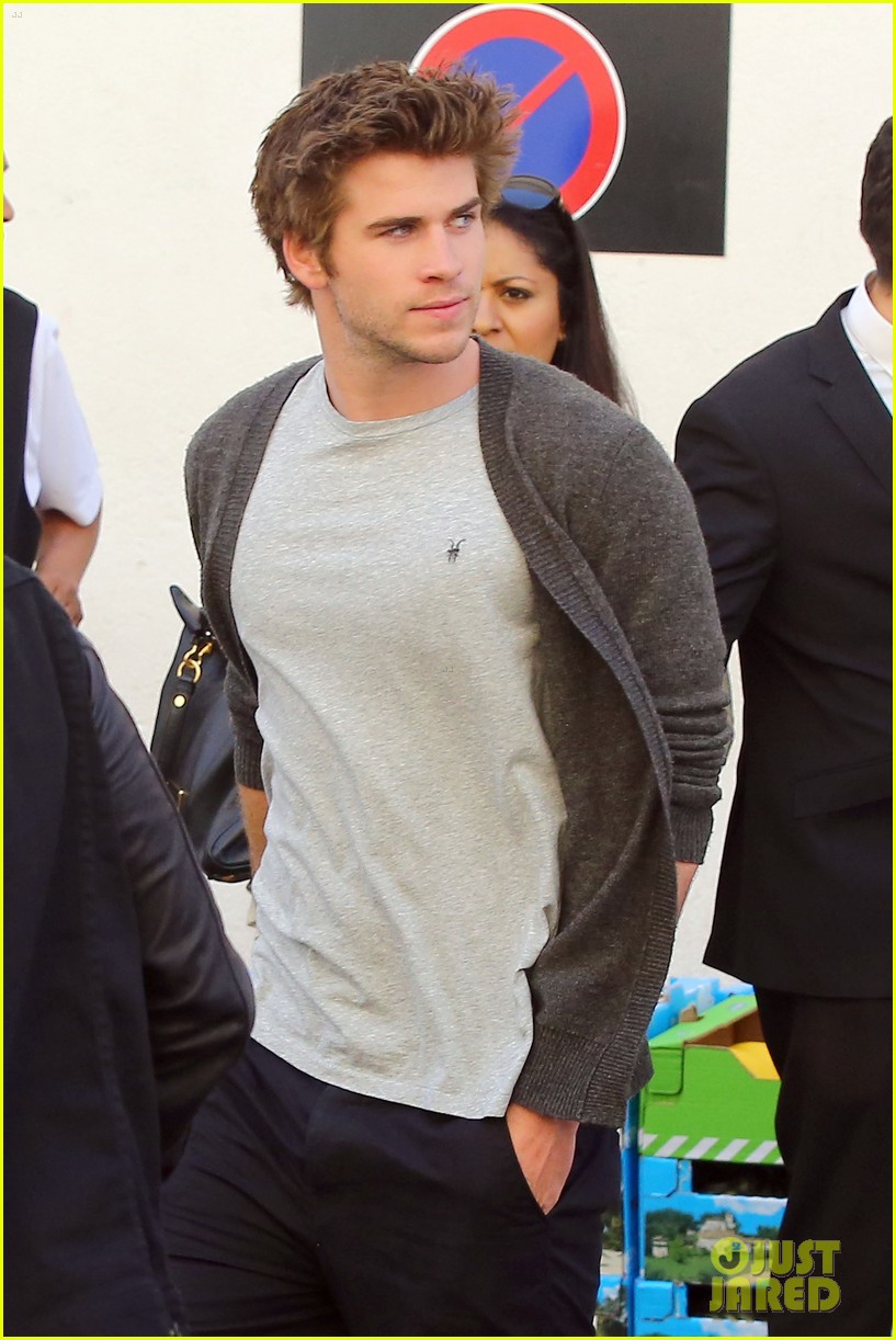 Jennifer Lawrence & 'Hunger Games' Studs Hang Out in Cannes