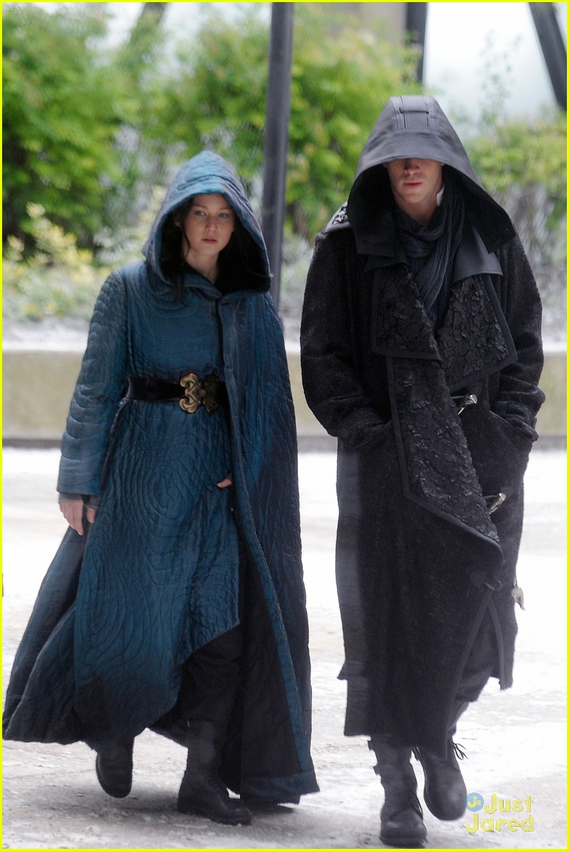 Liam Hemsworth & Jennifer Lawrence Wear Robes on 'Mockingjay Part 2' Set