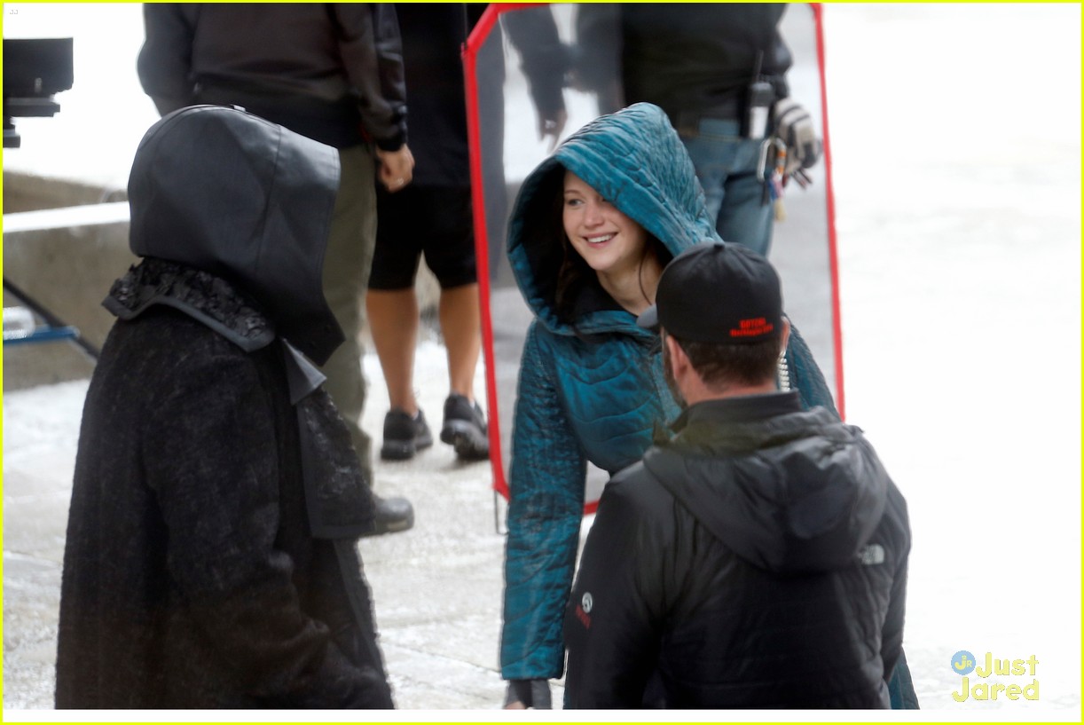 Liam Hemsworth & Jennifer Lawrence Wear Robes on 'Mockingjay Part 2' Set