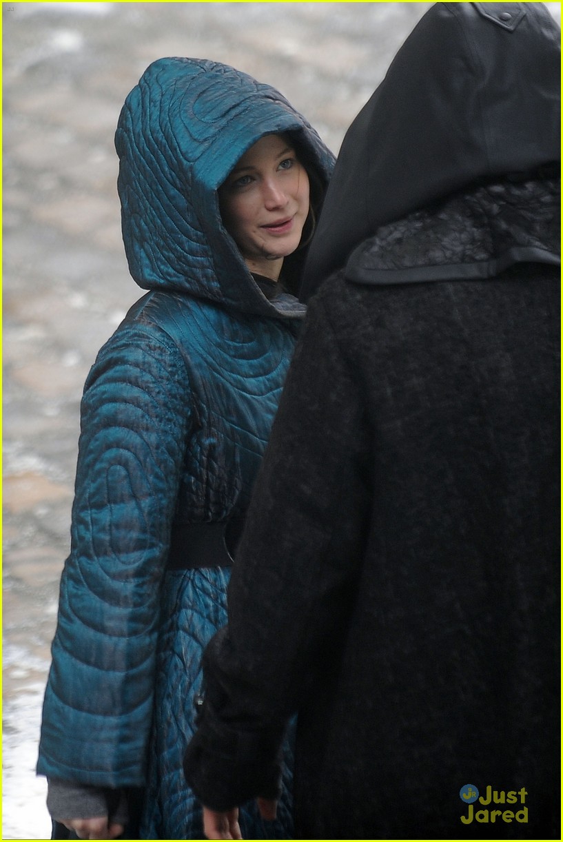 Liam Hemsworth & Jennifer Lawrence Wear Robes on 'Mockingjay Part 2' Set