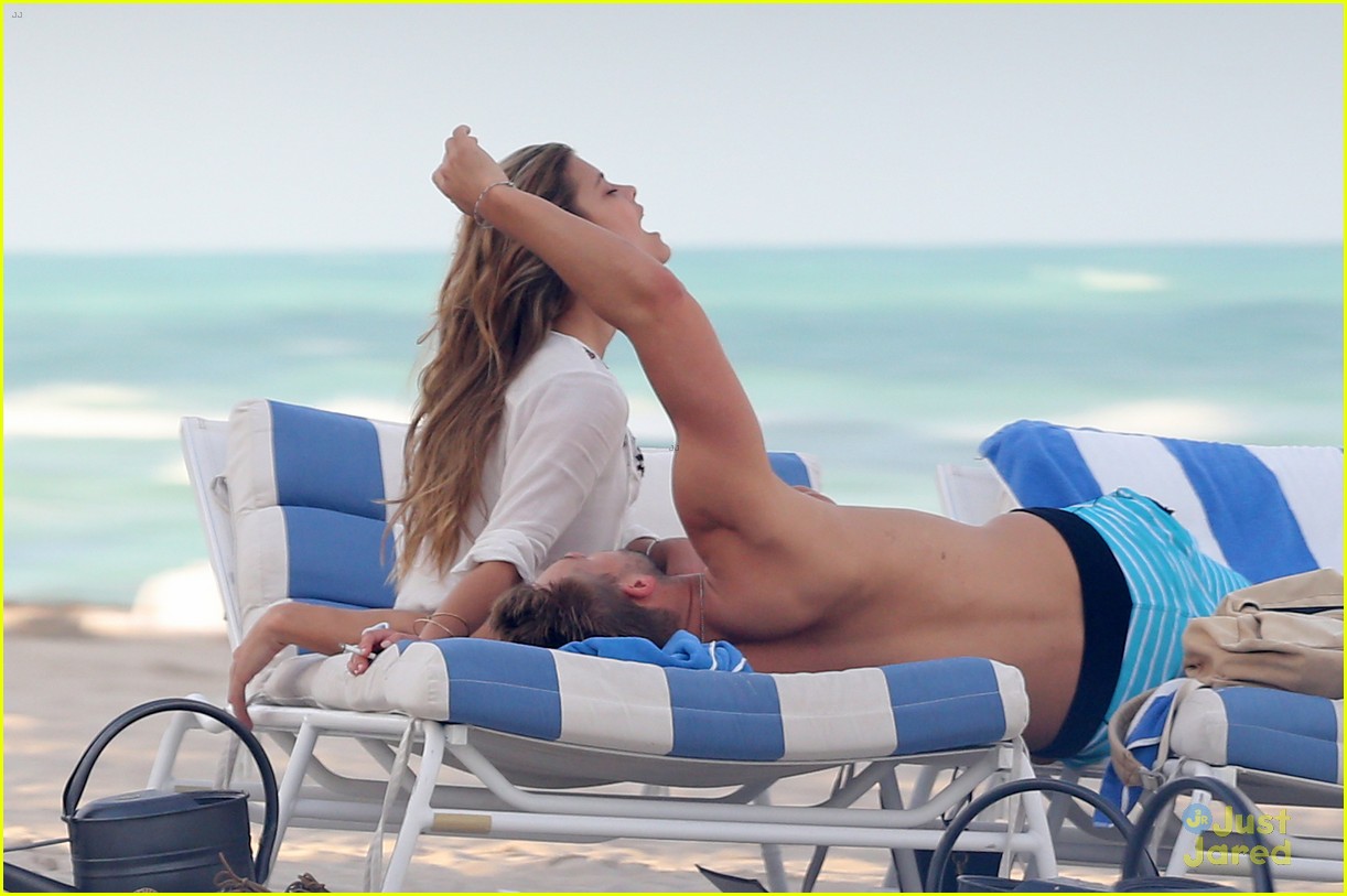 Nina Agdal Kisses Fellow Model Reid Heidenry at the Beach!