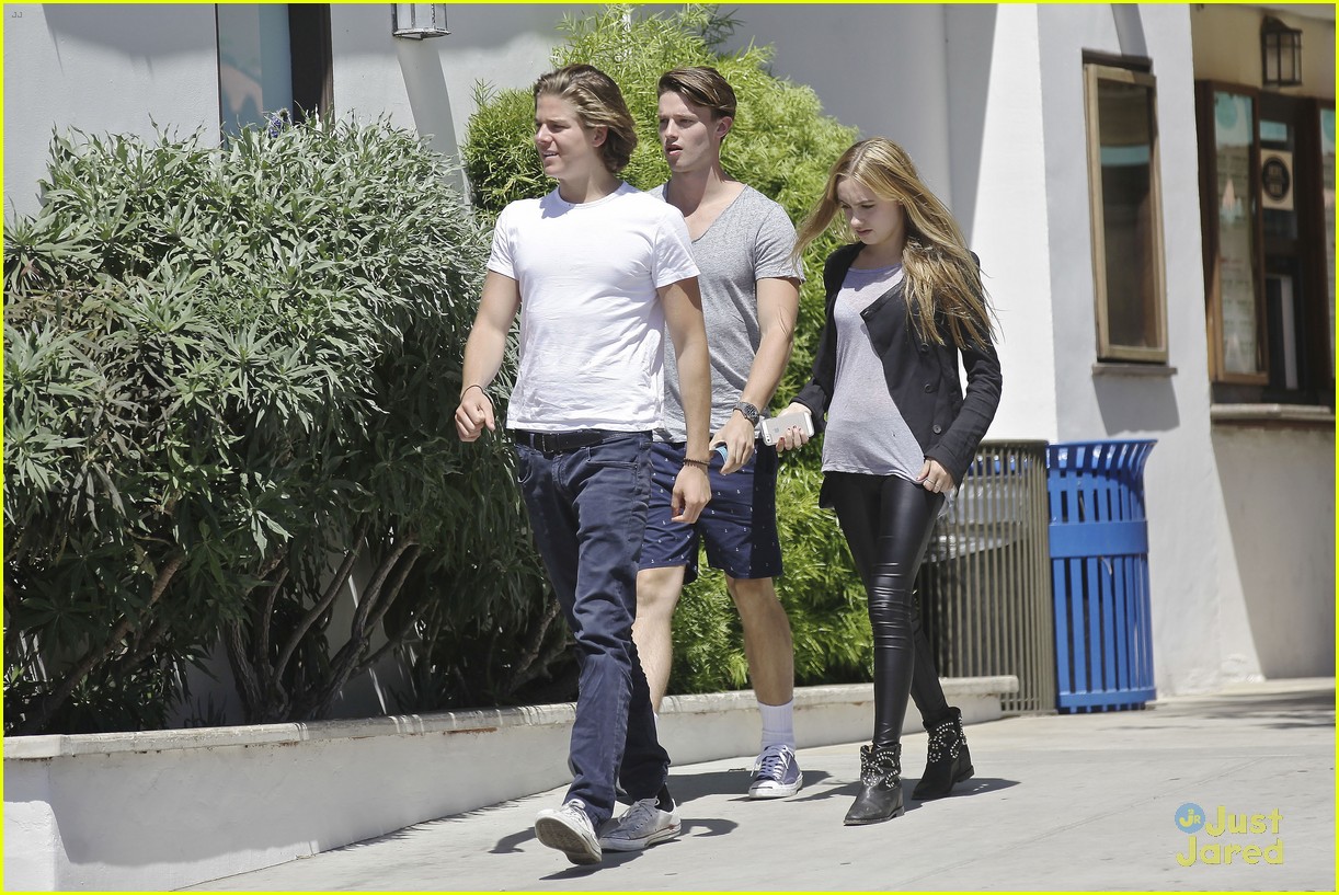 Patrick Schwarzenegger & Girlfriend Tootsie Burns Grab Lunch in Malibu!