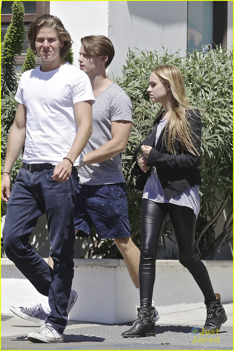 Patrick Schwarzenegger & Girlfriend Tootsie Burns Grab Lunch in Malibu!