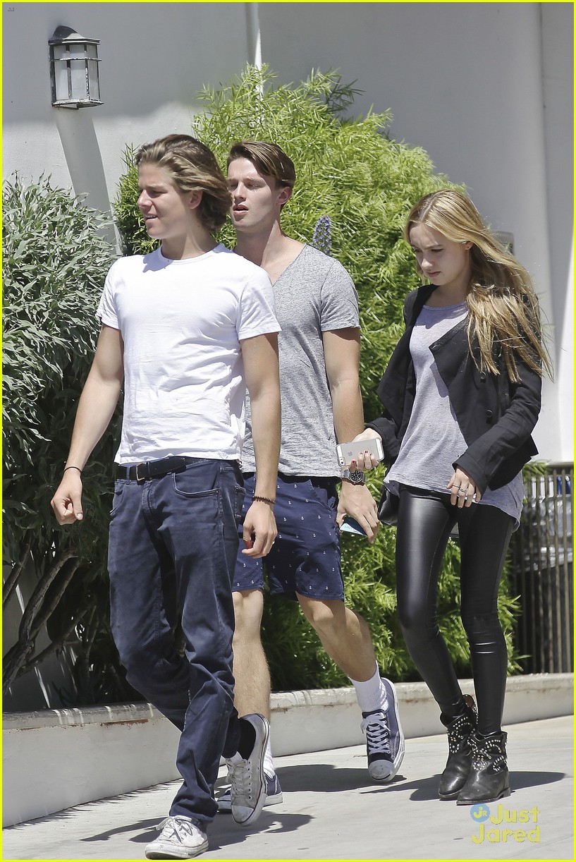 Patrick Schwarzenegger & Girlfriend Tootsie Burns Grab Lunch in Malibu!