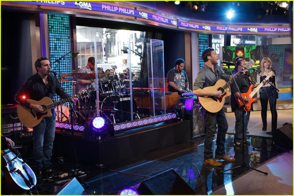 Phillip Phillips Performs 'Raging Fire' & 'Home' on GMA - Watch Now!