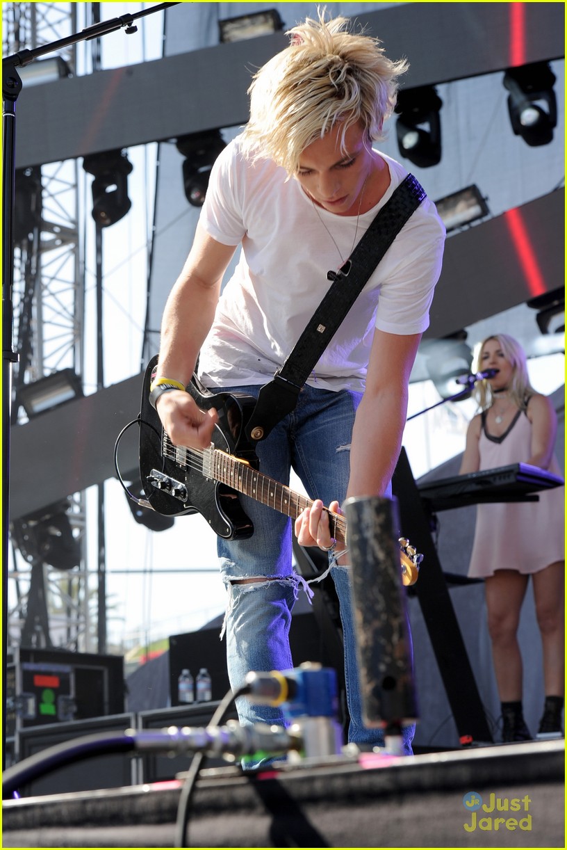 R5 & Rixton Play On at Wango Tango 2014