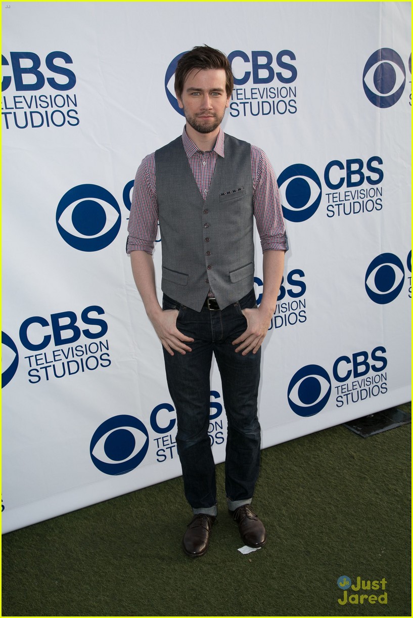 Adelaide Kane & Torrance Coombs 'Reign' Supreme at CBS Summer Soiree!