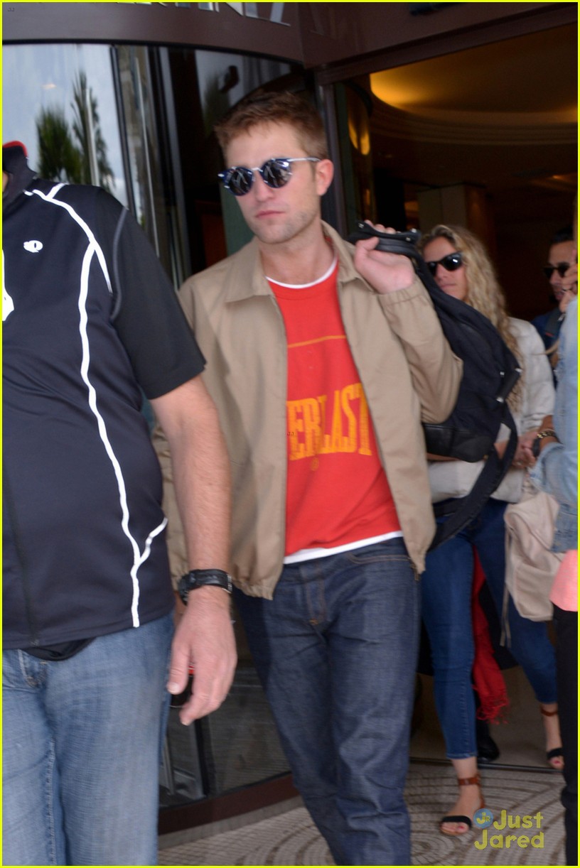 Robert Pattinson Avoids Paparazzi to Eliminate 'Any Bit of Vanity'