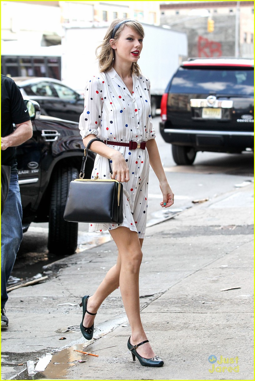 Hailee Steinfeld on Taylor Swift: 'She's An Inspiration To Me'