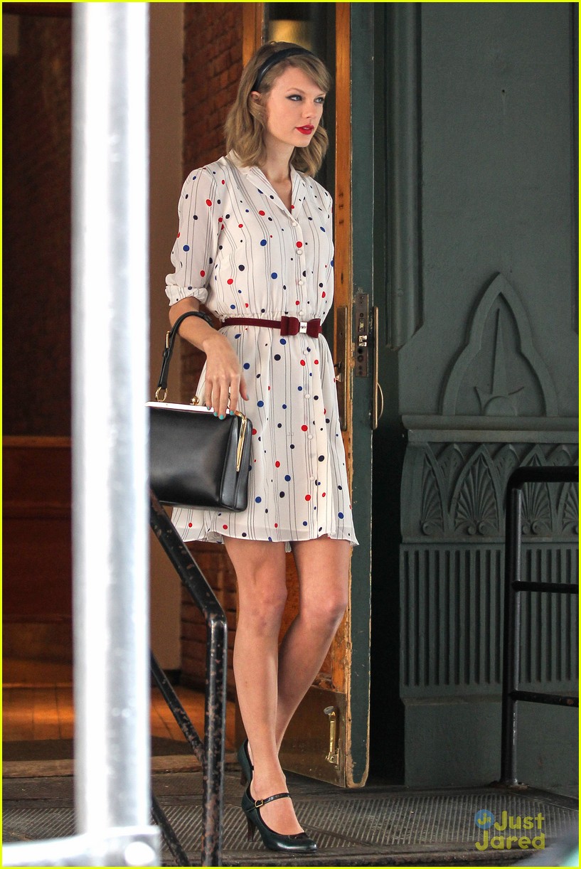 Hailee Steinfeld on Taylor Swift: 'She's An Inspiration To Me'