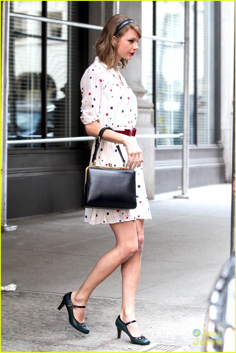 Hailee Steinfeld on Taylor Swift: 'She's An Inspiration To Me'