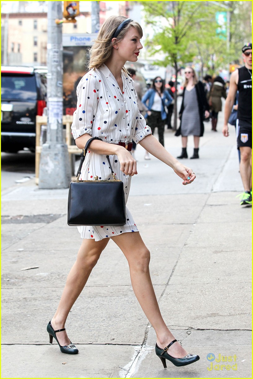 Hailee Steinfeld on Taylor Swift: 'She's An Inspiration To Me'
