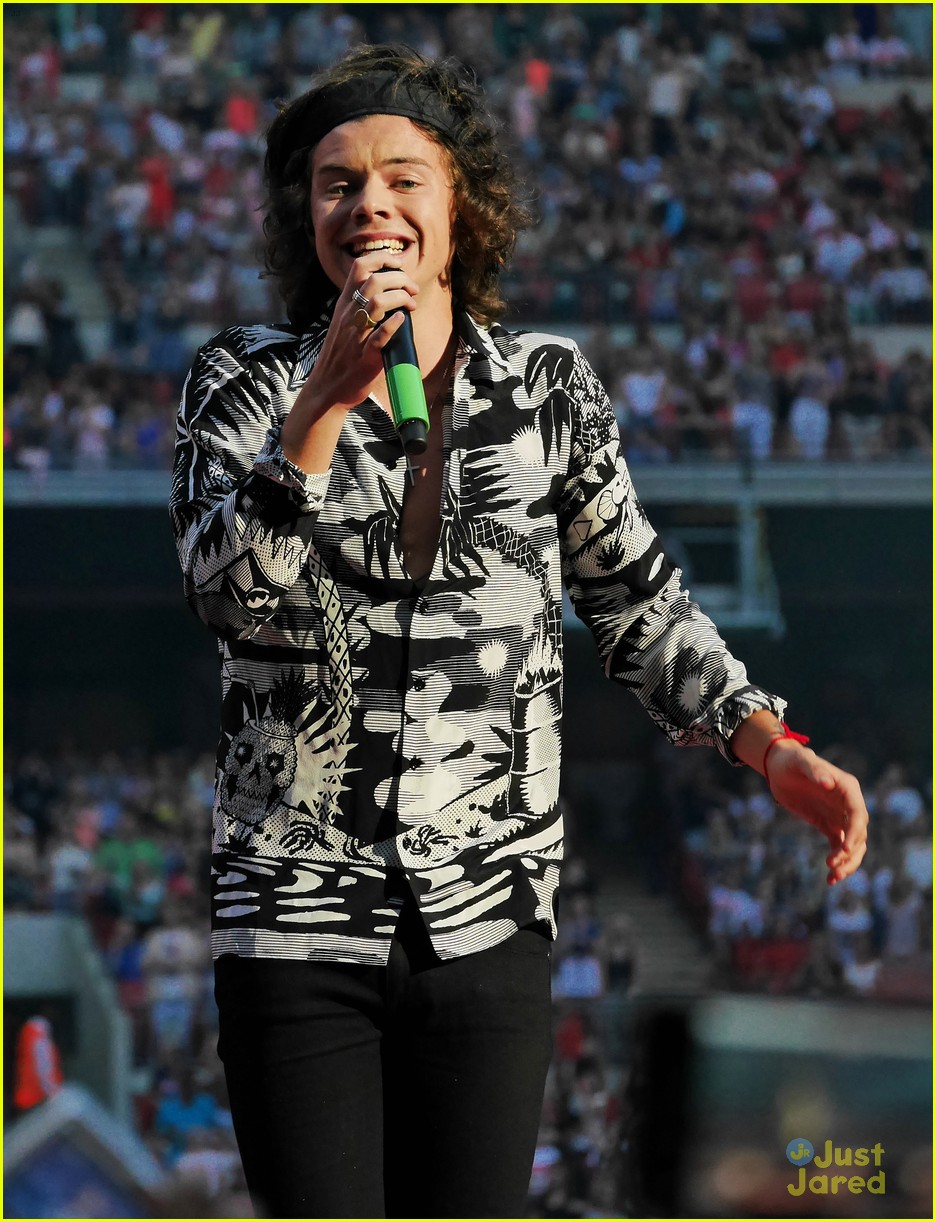 One Direction Announces New Summer Fragrance 'You & I' (Video)