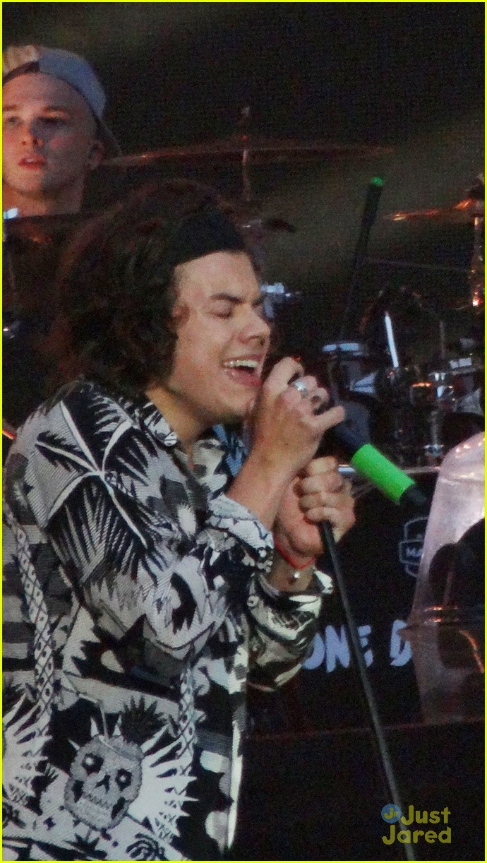 One Direction Announces New Summer Fragrance 'You & I' (Video)