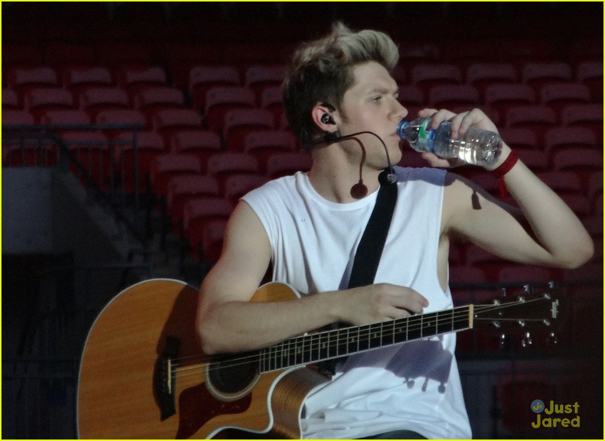 One Direction Announces New Summer Fragrance 'You & I' (Video)
