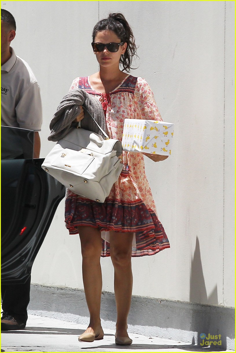 Rachel Bilson & Hayden Christensen Bring Duck Wrapped Gifts to Birthday Party!