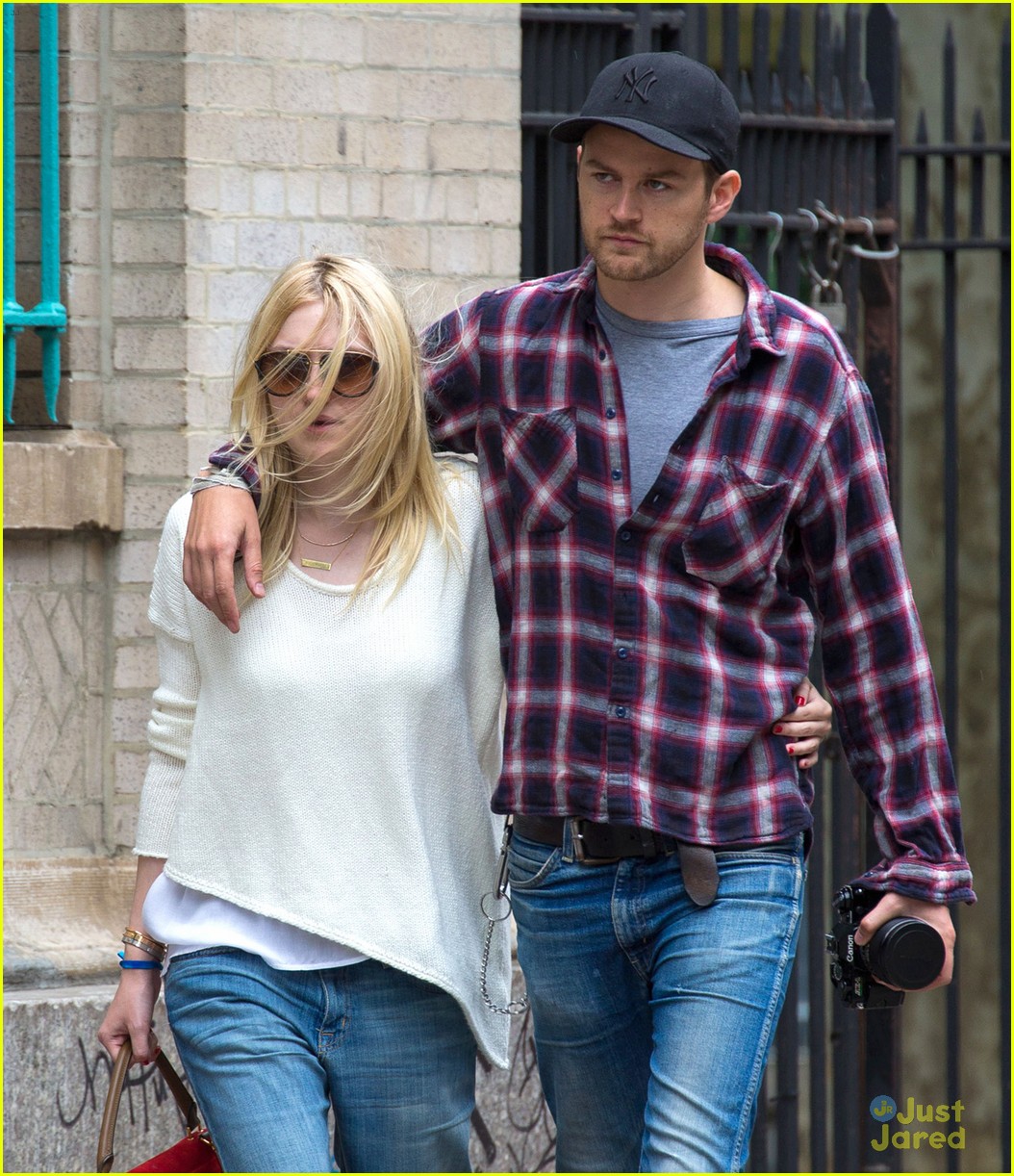 Dakota Fanning & Boyfriend Jamie Strachan are Inseparable in the Big Apple!