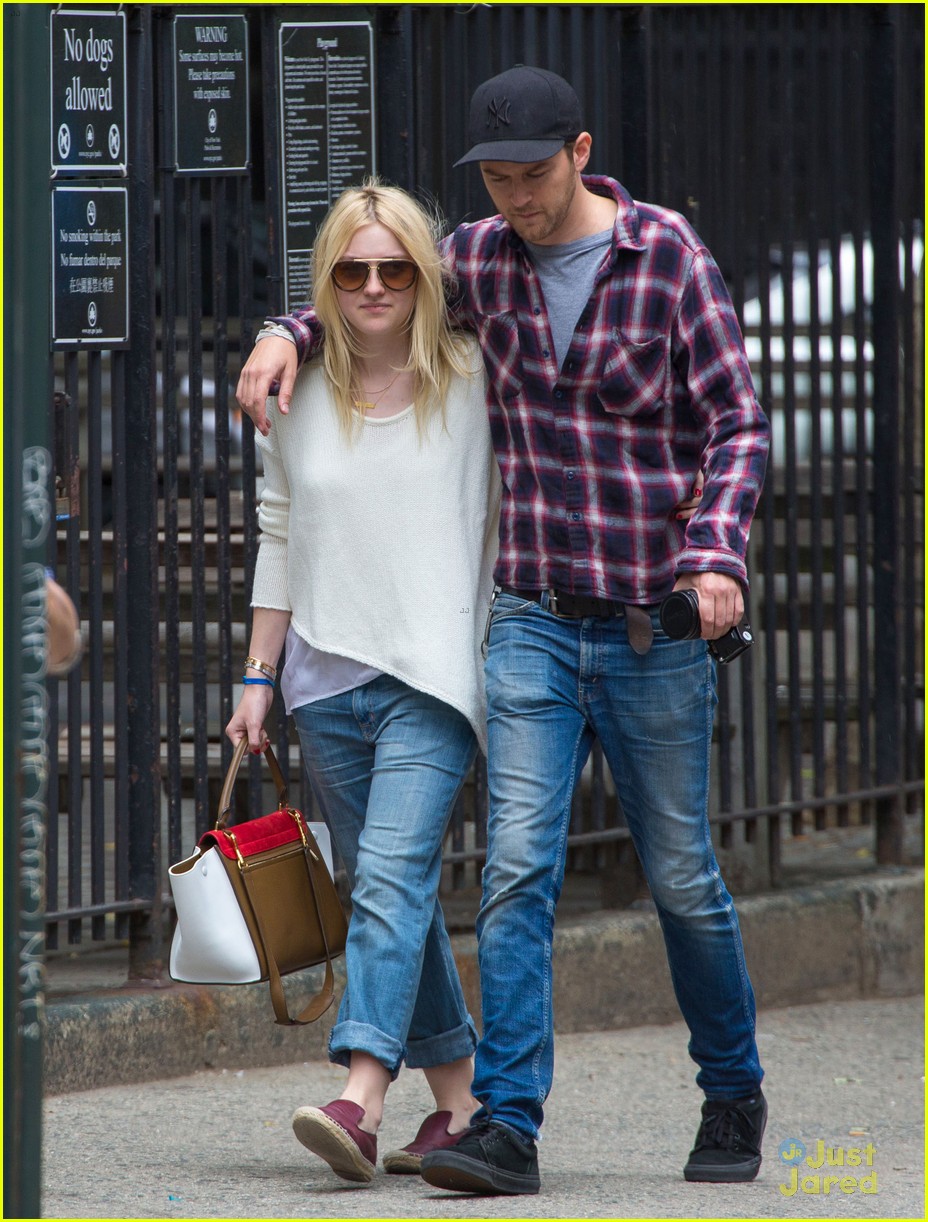 Dakota Fanning & Boyfriend Jamie Strachan are Inseparable in the Big Apple!