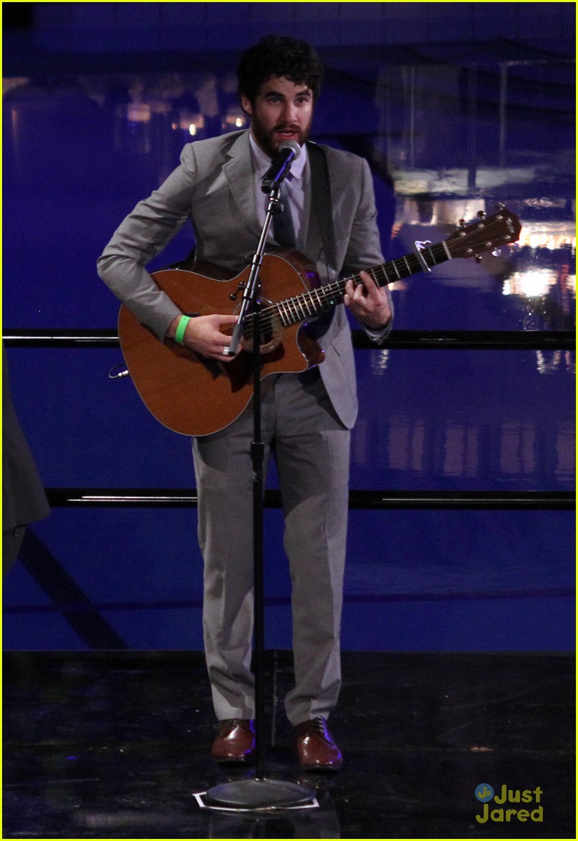 Darren Criss Performs at Prop 8 Couple's Wedding Anniversary!