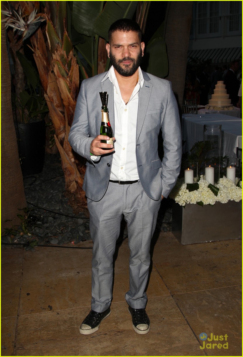 Darren Criss Performs at Prop 8 Couple's Wedding Anniversary!